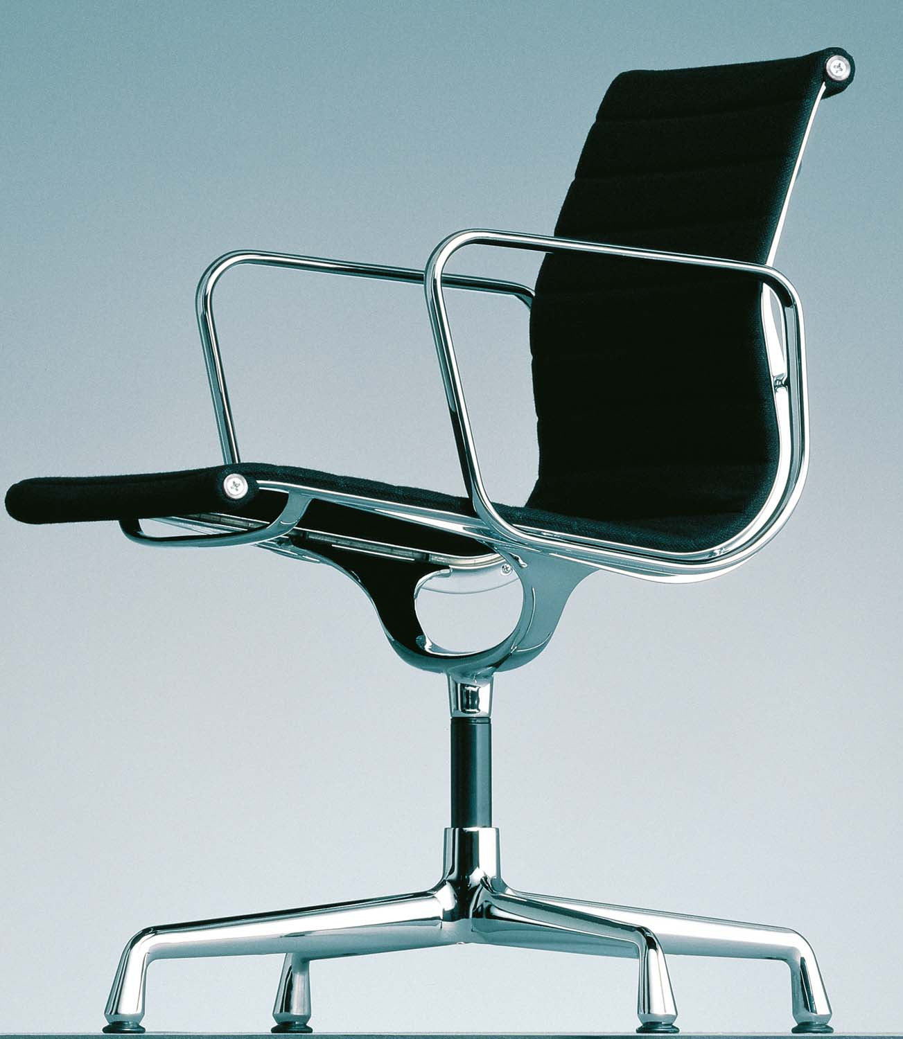 Eames Aluminium Chair EA 108, black leather