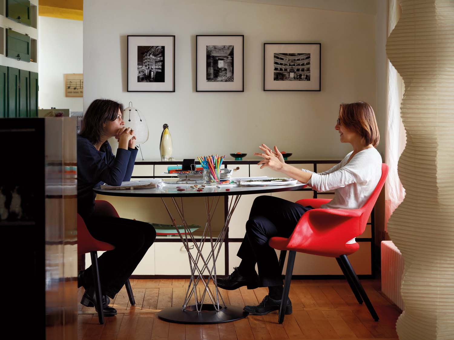 vitra-charles-eames-eero-saarinen-1940-organic-chair-red vitra-charles-eames-eero-saarinen-1940-organic-chair-red