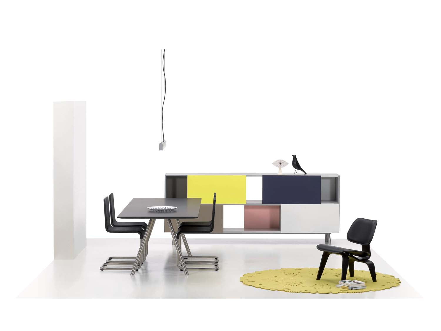 Eames House Bird, DCW Chair, HAL Cantilever Chair, A-Table and Kast Eames House Bird, DCW Chair, HAL Cantilever Chair, A-Table and Kast