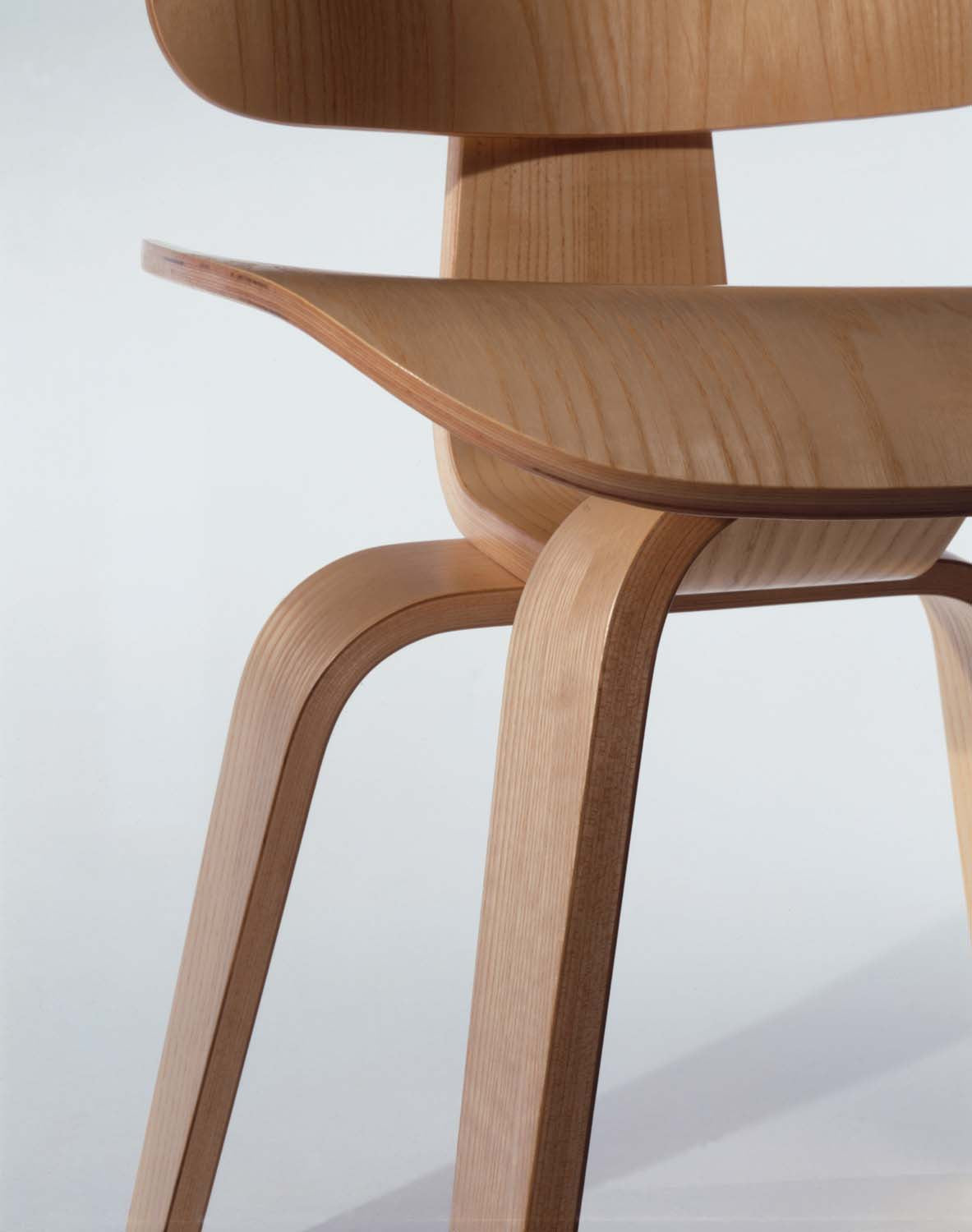 Eames Plywood Chair DCW, details