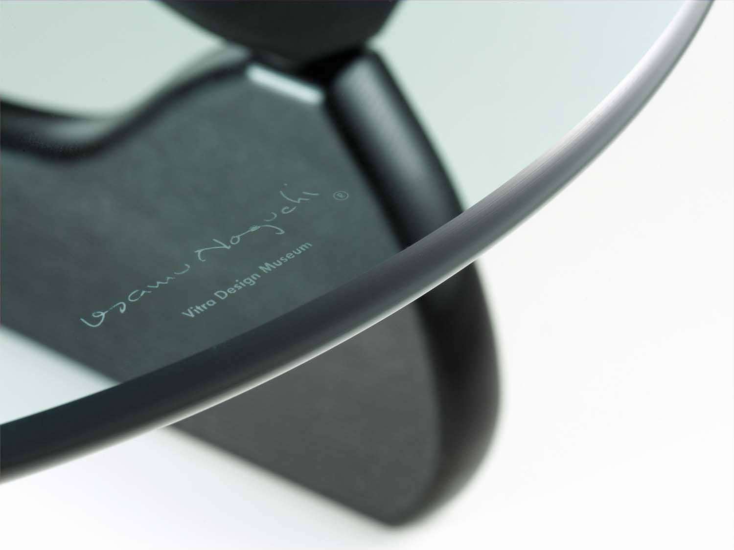 Noguchi Coffee Table, detail