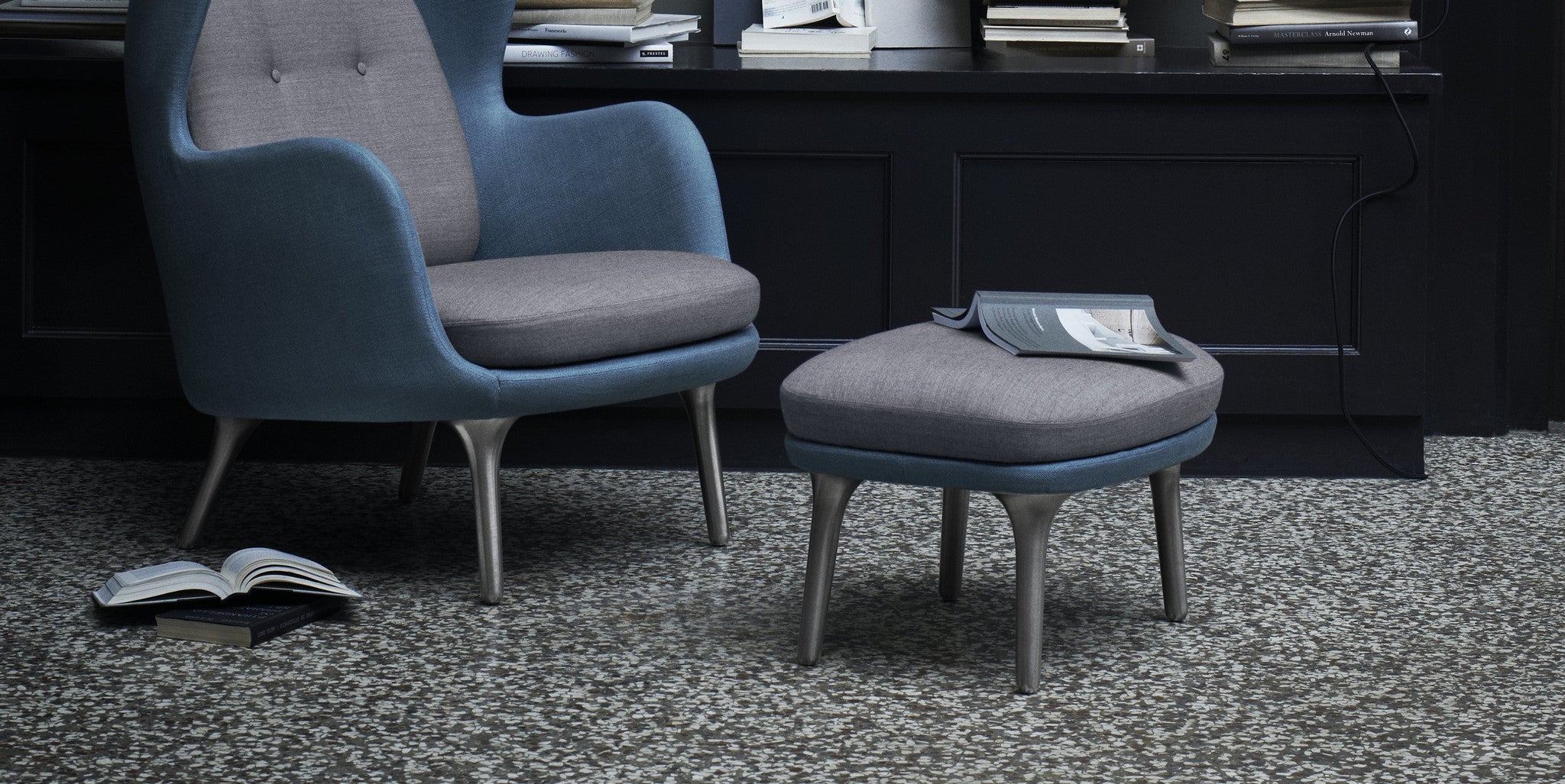 fritz_hansen_arne_jacobsen_RO_footstool_blue
