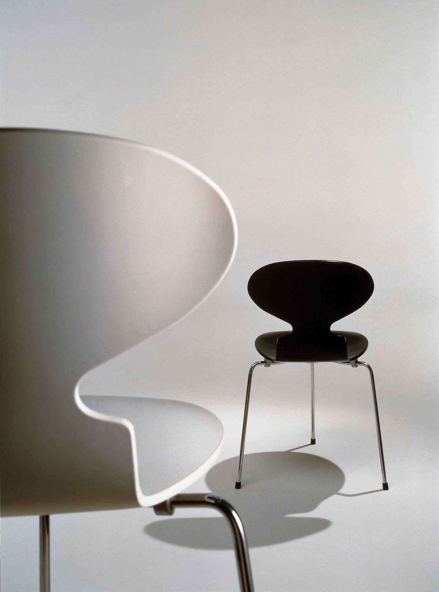 fritz-hansen-arne-jacobsen-ant-chair-3100-black-white fritz-hansen-arne-jacobsen-ant-chair-3100-black-white