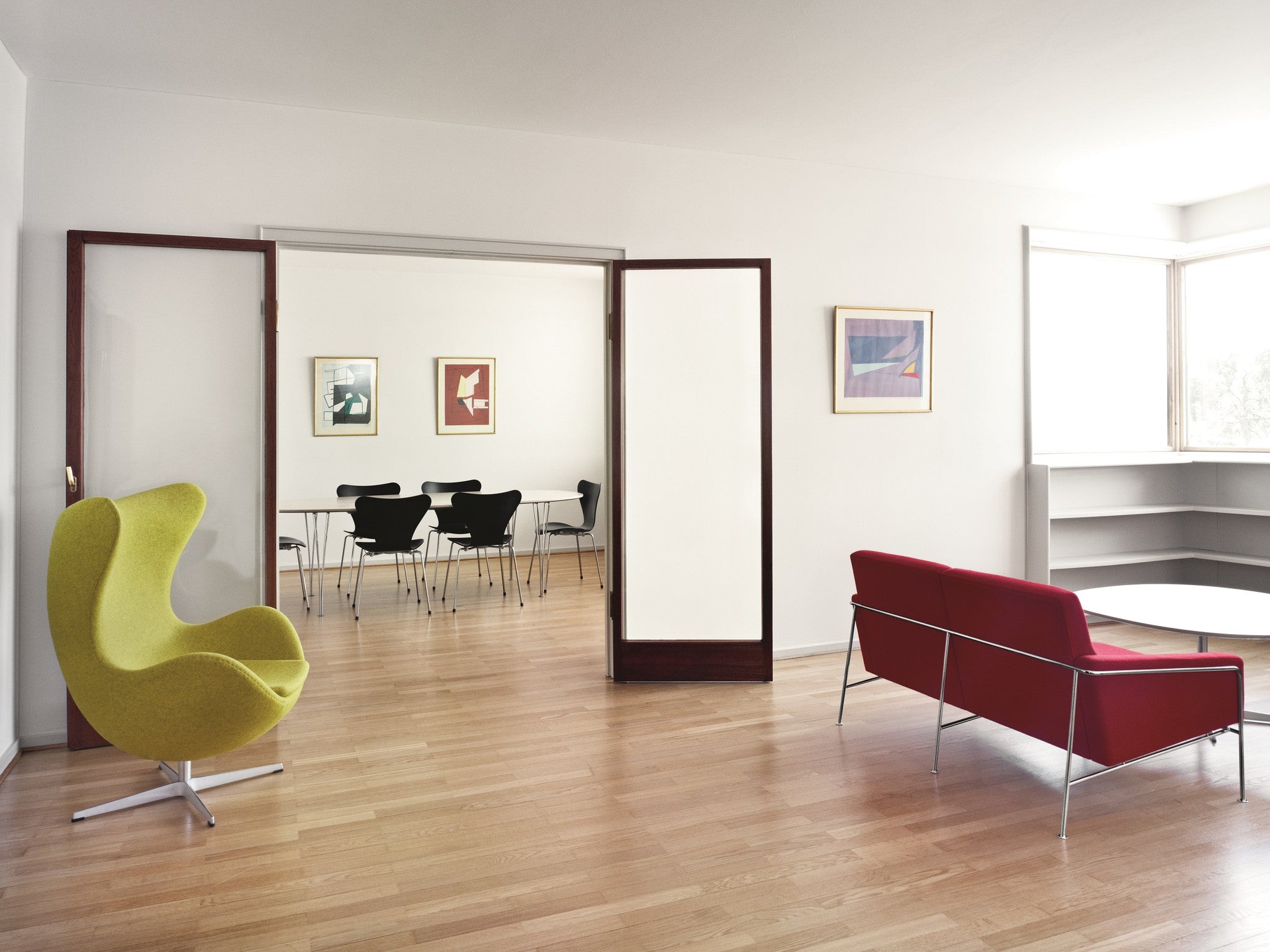 Fritz Hansen 3300 2-Seater Sofa, Egg chair and Series 7 chairs Fritz Hansen 3300 2-Seater Sofa, Egg chair and Series 7 chairs