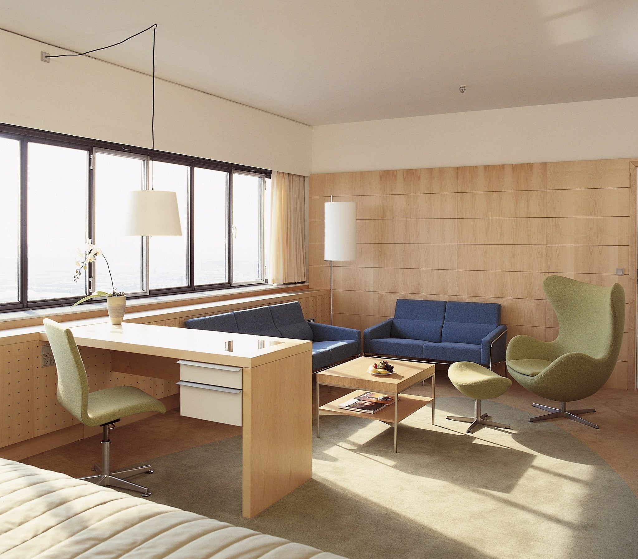 Fritz Hansen 3300 2-Seater Sofa, Egg chair and footstool Fritz Hansen 3300 2-Seater Sofa, Egg chair and footstool