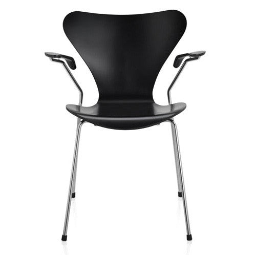 Fritz Hansen Series 7 armchair 3207