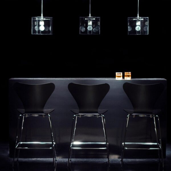 fritz_hansen_arne_jacobsen_series_7_bar_stool_black