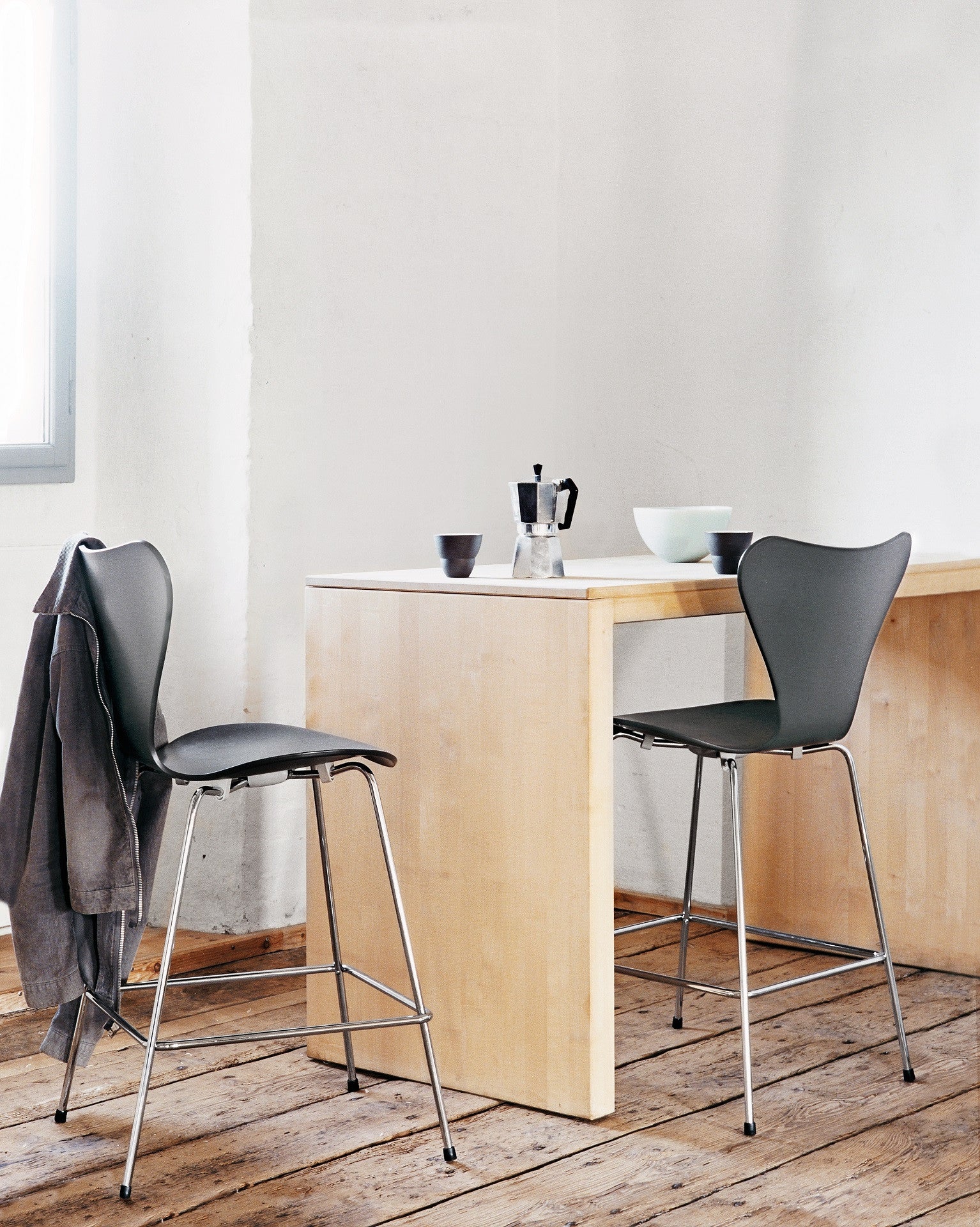 fritz_hansen_arne_jacobsen_series_7_bar_stool_lacquered_black