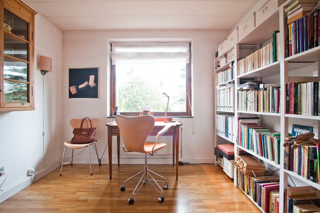 fritz_hansen_arne_jacobsen_series_7_swivel_armchair_upholstered