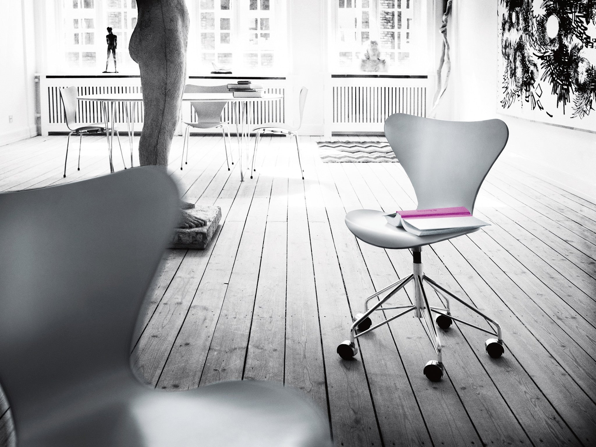 fritz_hansen_arne_jacobsen_series_7_swivel_chair_lacquered fritz_hansen_arne_jacobsen_series_7_swivel_chair_lacquered