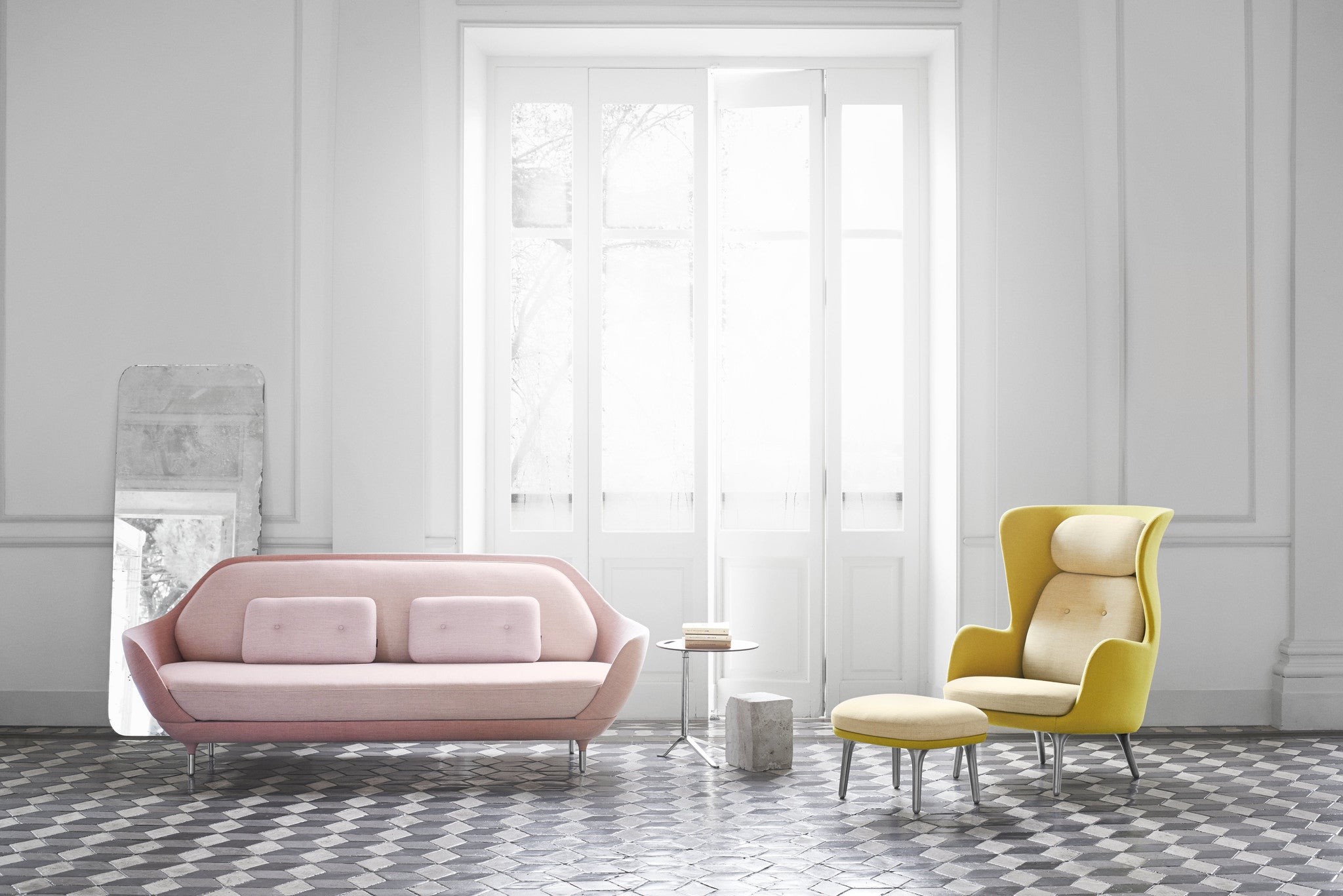 fritz-hansen-favn-sofa-light-pink-ro-lounge chair