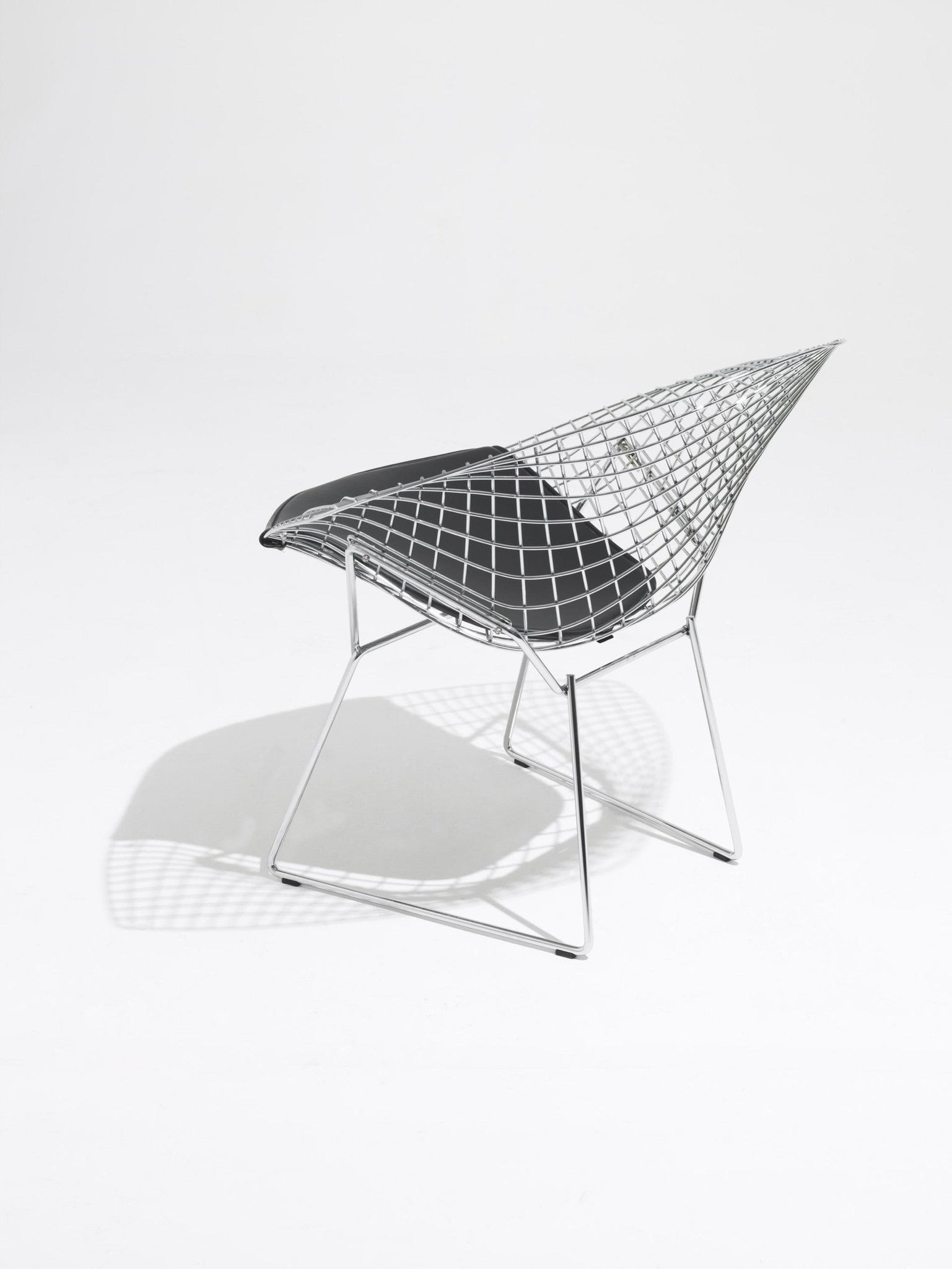 Bertoia Diamond Armchair black cushion