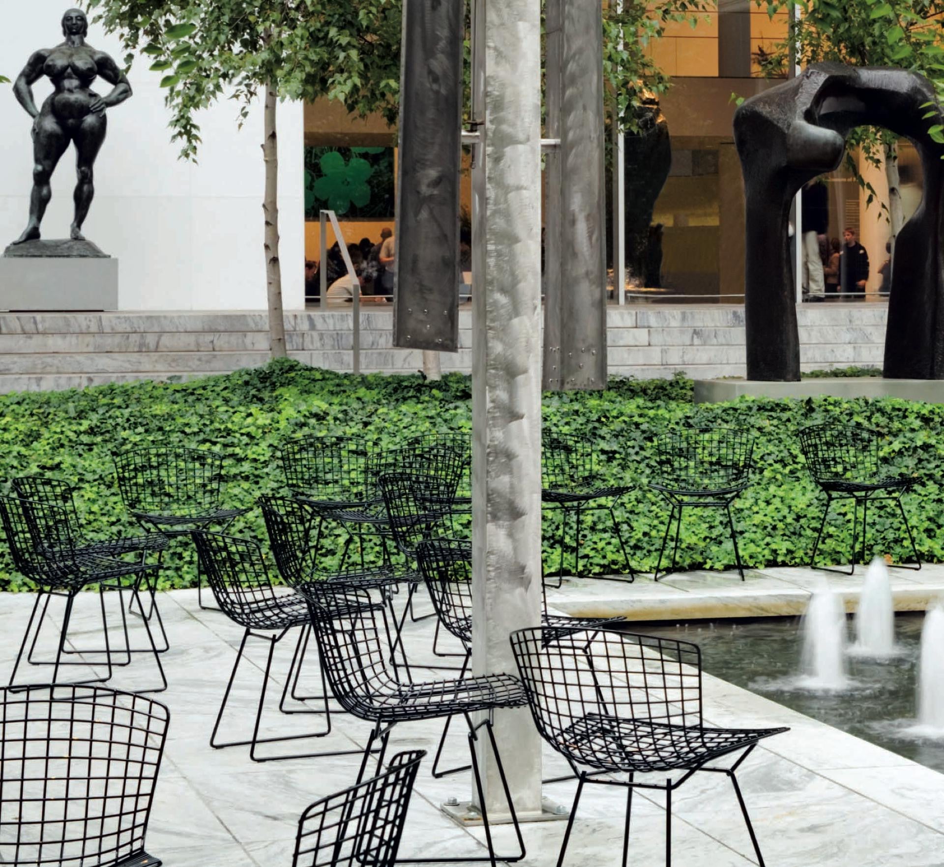 Bertoia Side Chair Outdoor in black