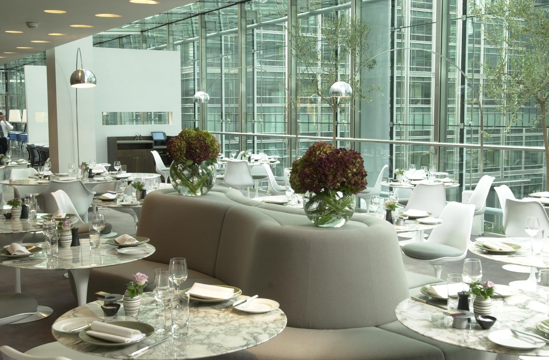 knoll-eero-saarinen-tulip-round-arabescato-marble-top-white-base knoll-eero-saarinen-tulip-round-arabescato-marble-top-white-base