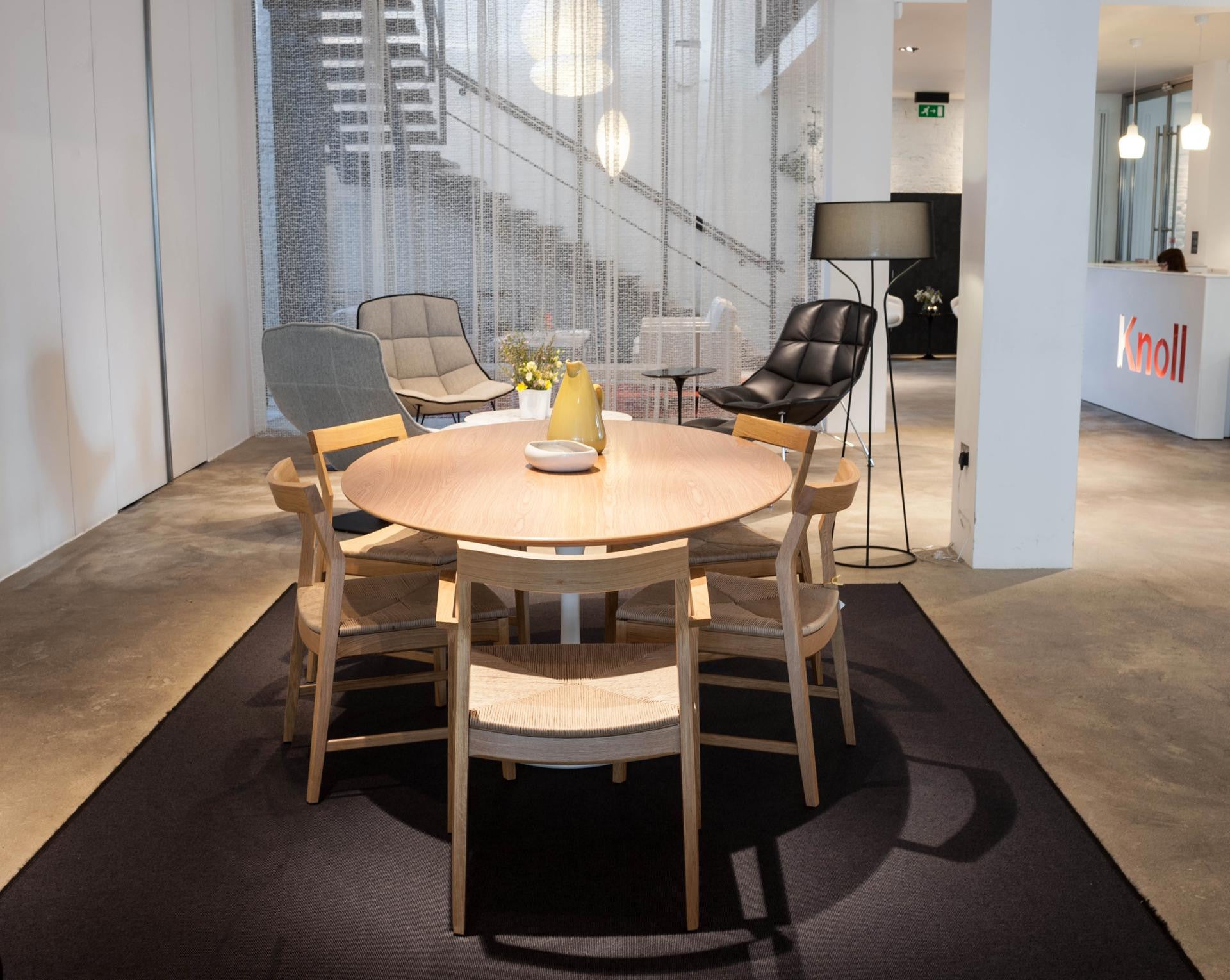 knoll-eero-saarinen-tulip-dining-table-round-white-base-wood-veneer-top knoll-eero-saarinen-tulip-dining-table-round-white-base-wood-veneer-top