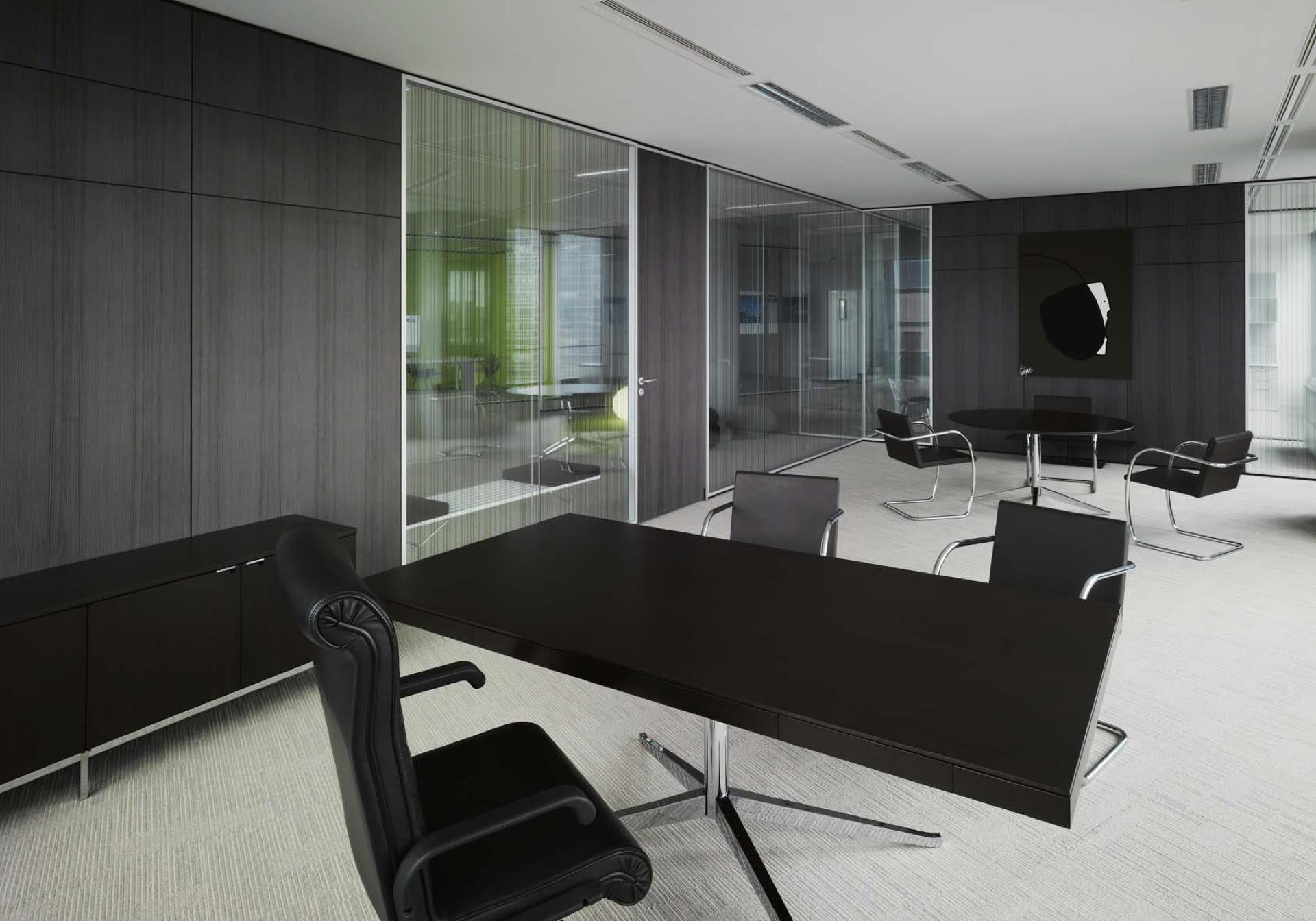 Brno Armchair Tubular in leather