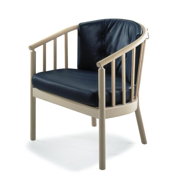Bella chair in leather