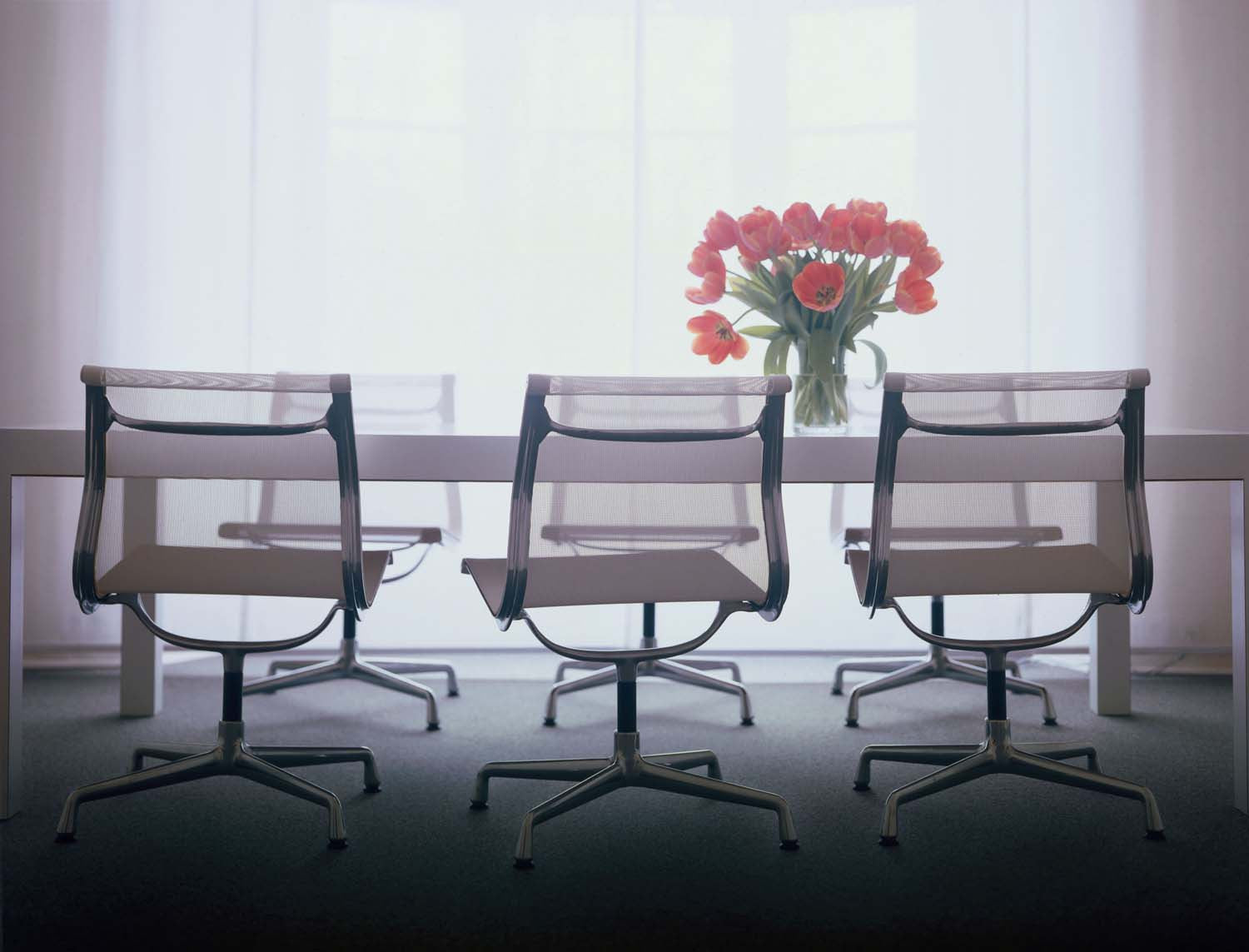 Eames Aluminium Chair EA 105