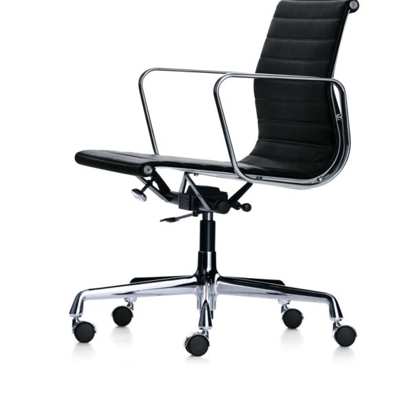 Eames Aluminium Chair EA 117 black leather