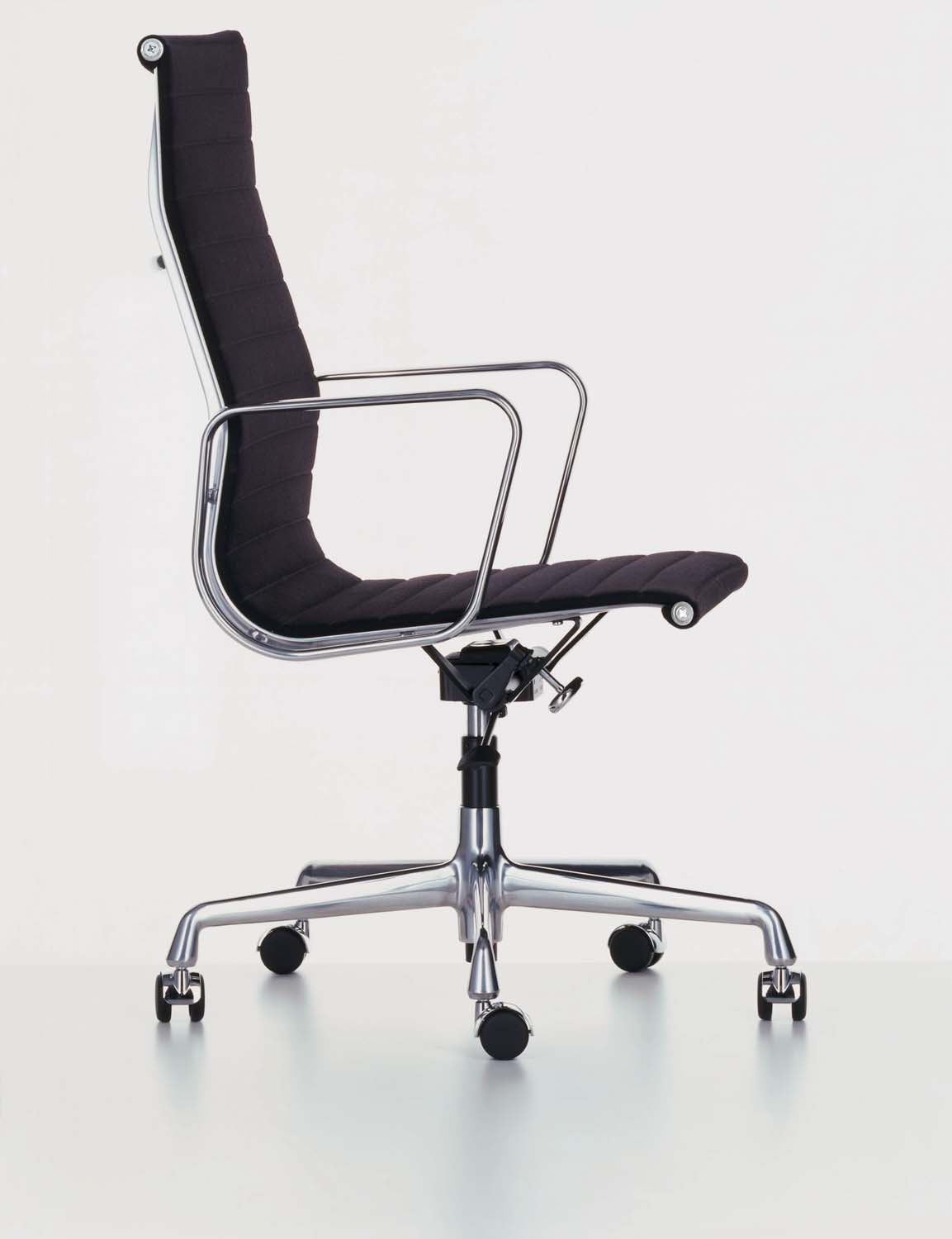 Eames Aluminium Chair EA 119 side view