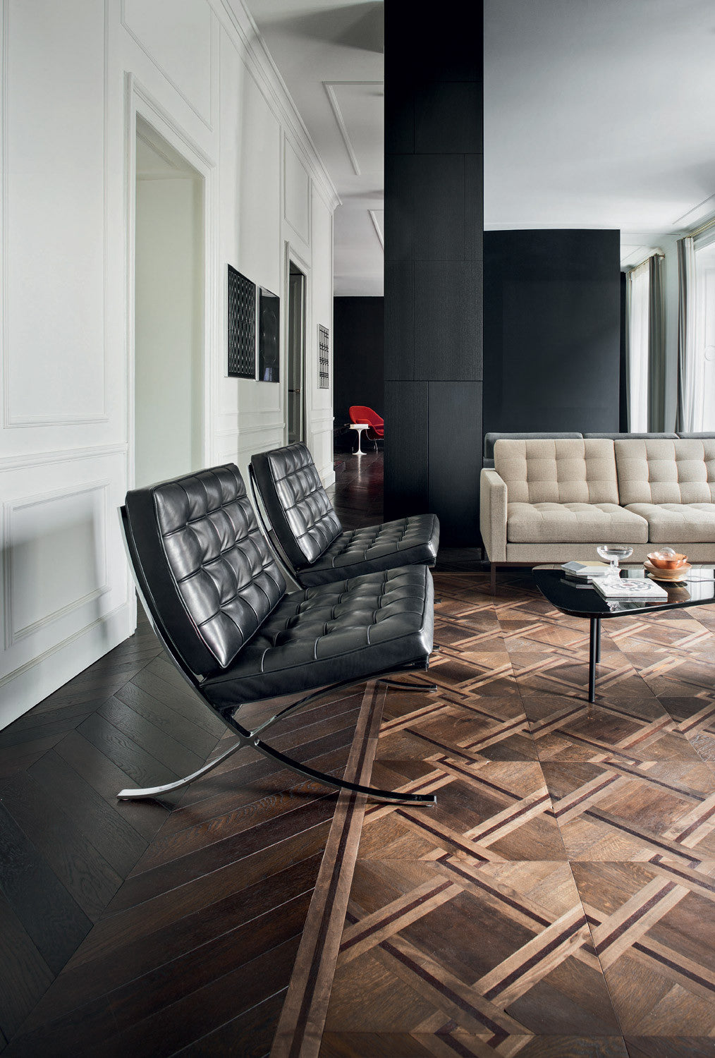 Mies van der Rohe Barcelona Relax chair, black Venezia leather