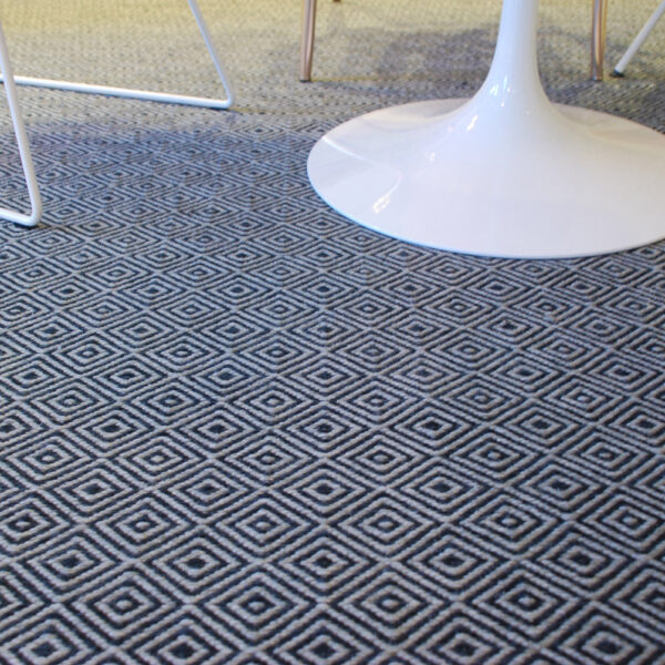 kasthall-hagga-goose-eye-rug -almost-black-mazing-grey-outlet
