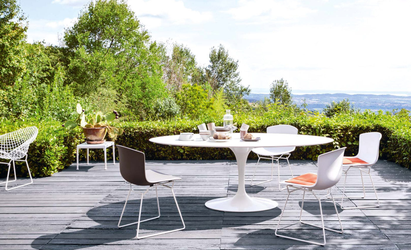 Bertoia Plastic Side Chair outdoor, white and grey Bertoia Plastic Side Chair outdoor, white and grey