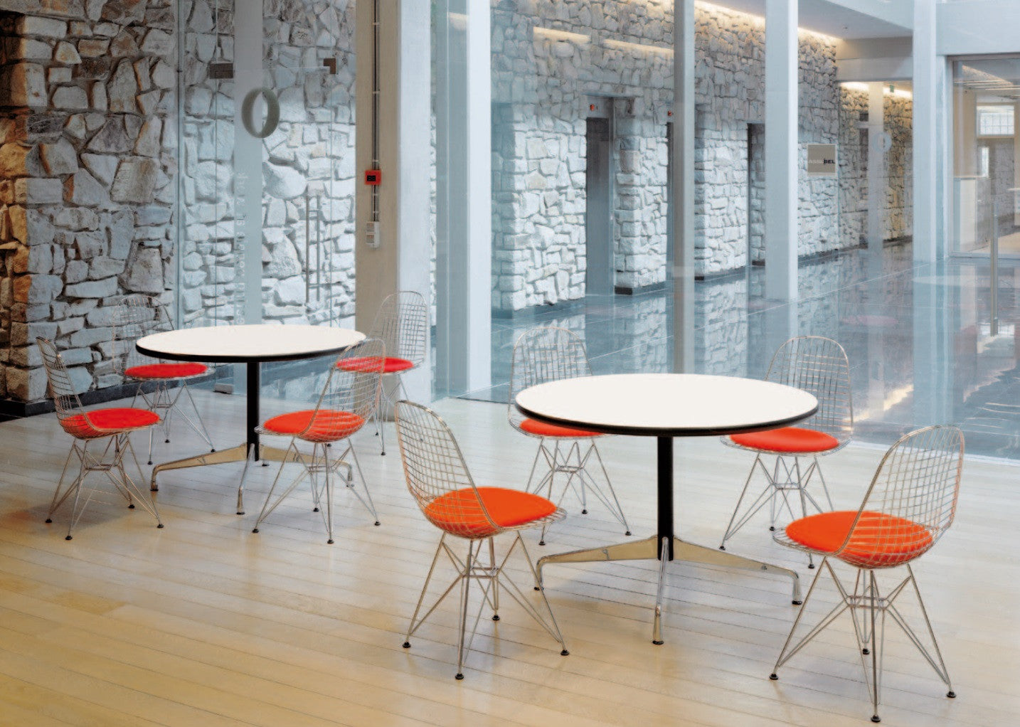 Eames Contract Table Round and Wire Chair DKR