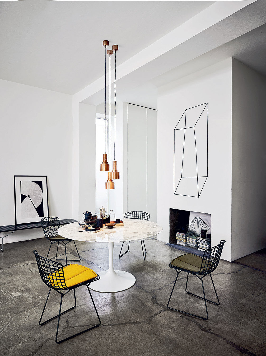 Bertoia side chair in black