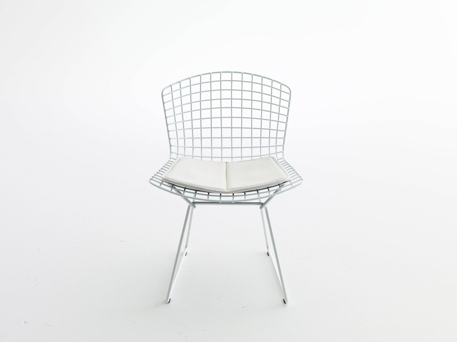 Bertoia side chair in white