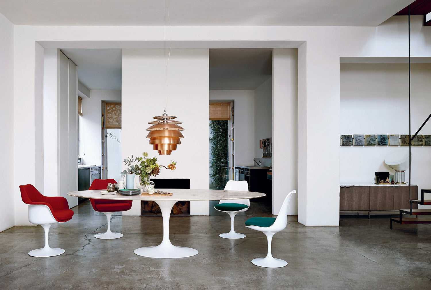 knoll-eero-saarinen-tulip-table-arabescato-marble-top-upholstered-red-teal-tulip-chairs