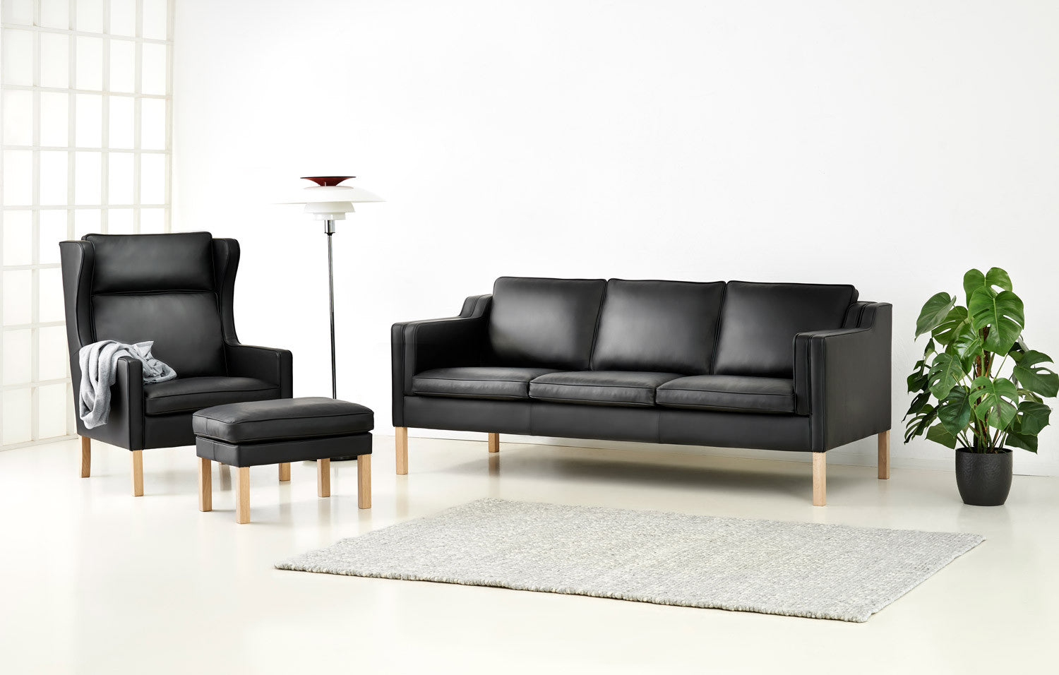 Eva sofa and Lulu armchair in black leather