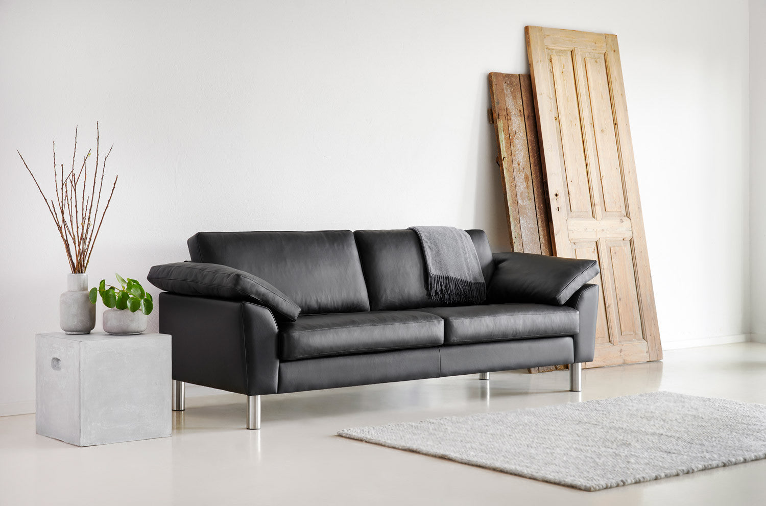 Monte Sofa black leather