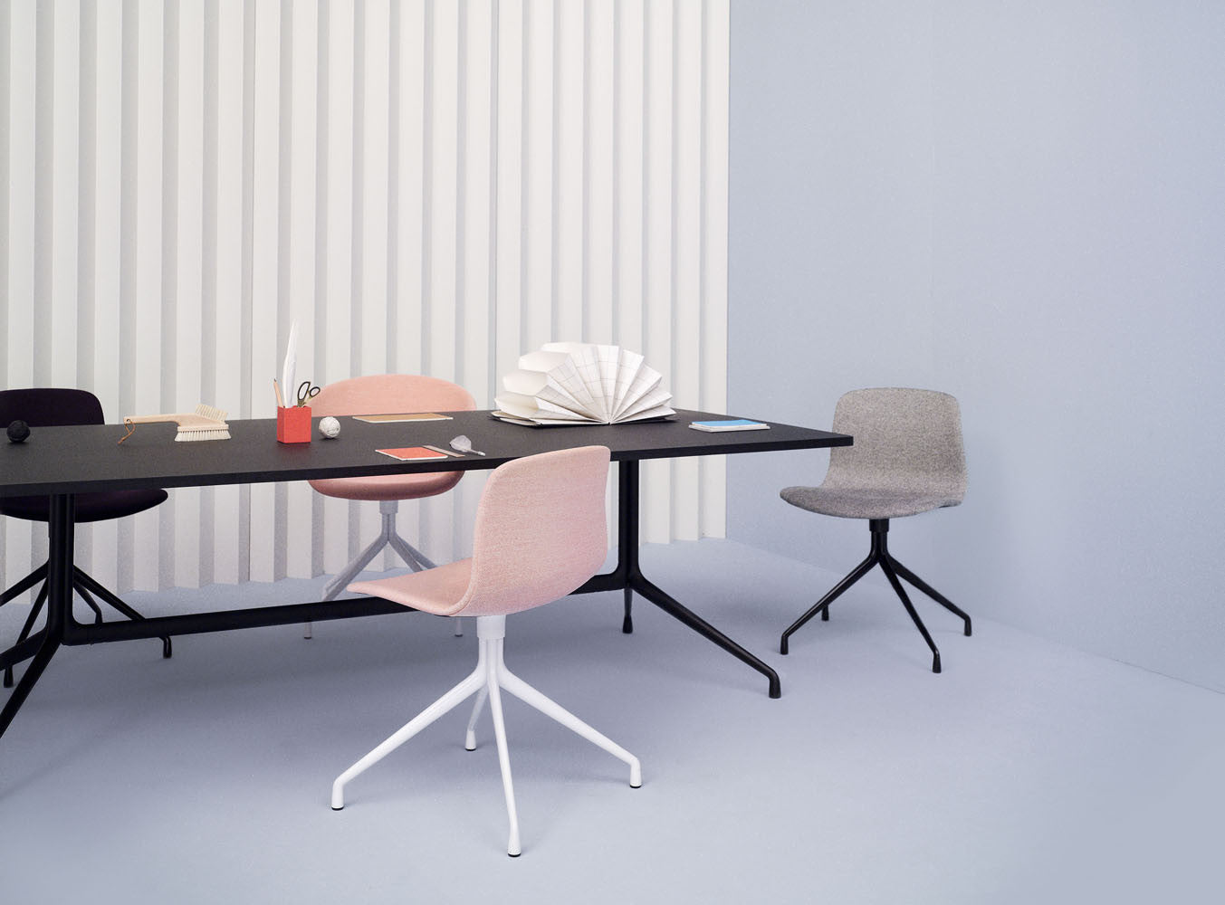 hay-hee-welling-chair-AAC-11-4-star-swivel-aluminium-base-upholstered