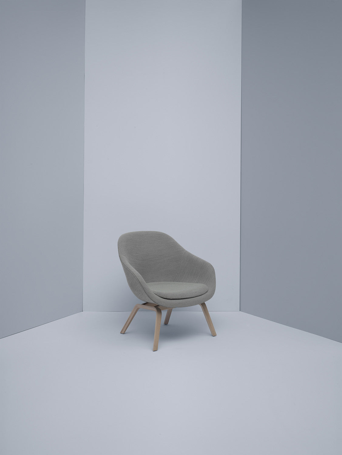 About A Lounge Chair AAL 83 grey About A Lounge Chair AAL 83 grey