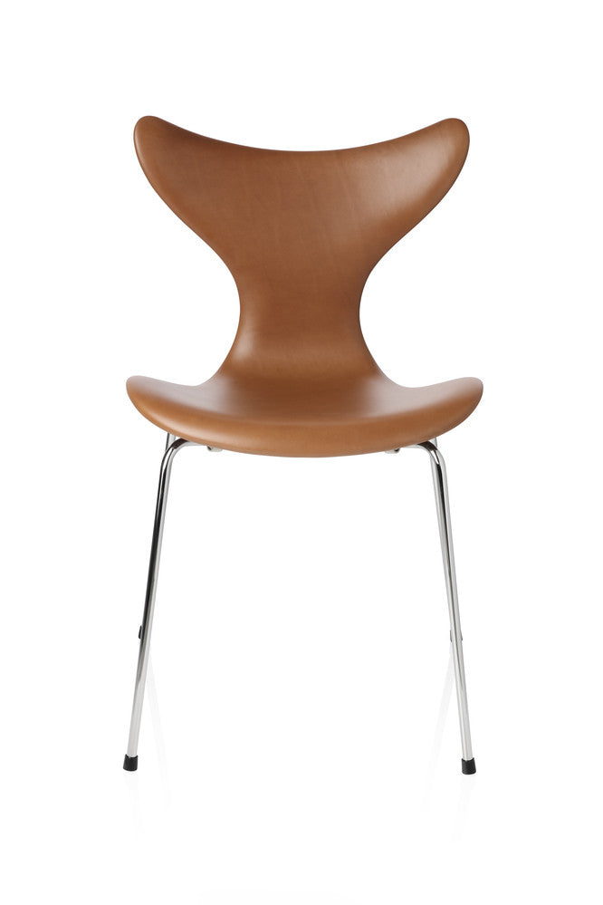fritz_hansen_arne_jacobsen_lily_chair_walnut