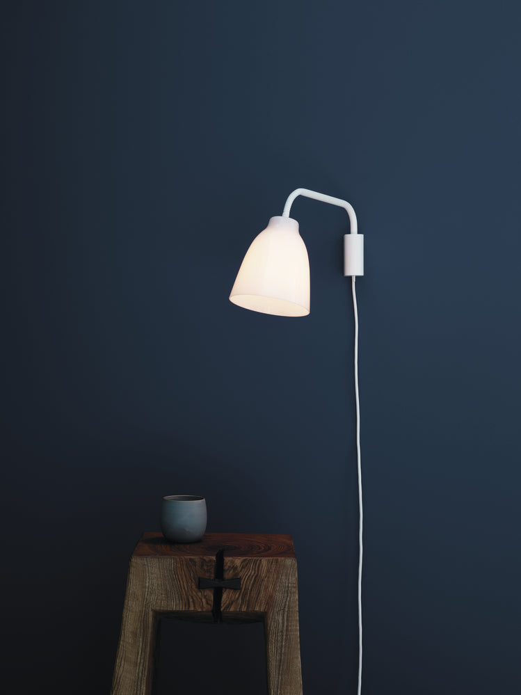 Caravaggio Read Wall Lamp opal glass