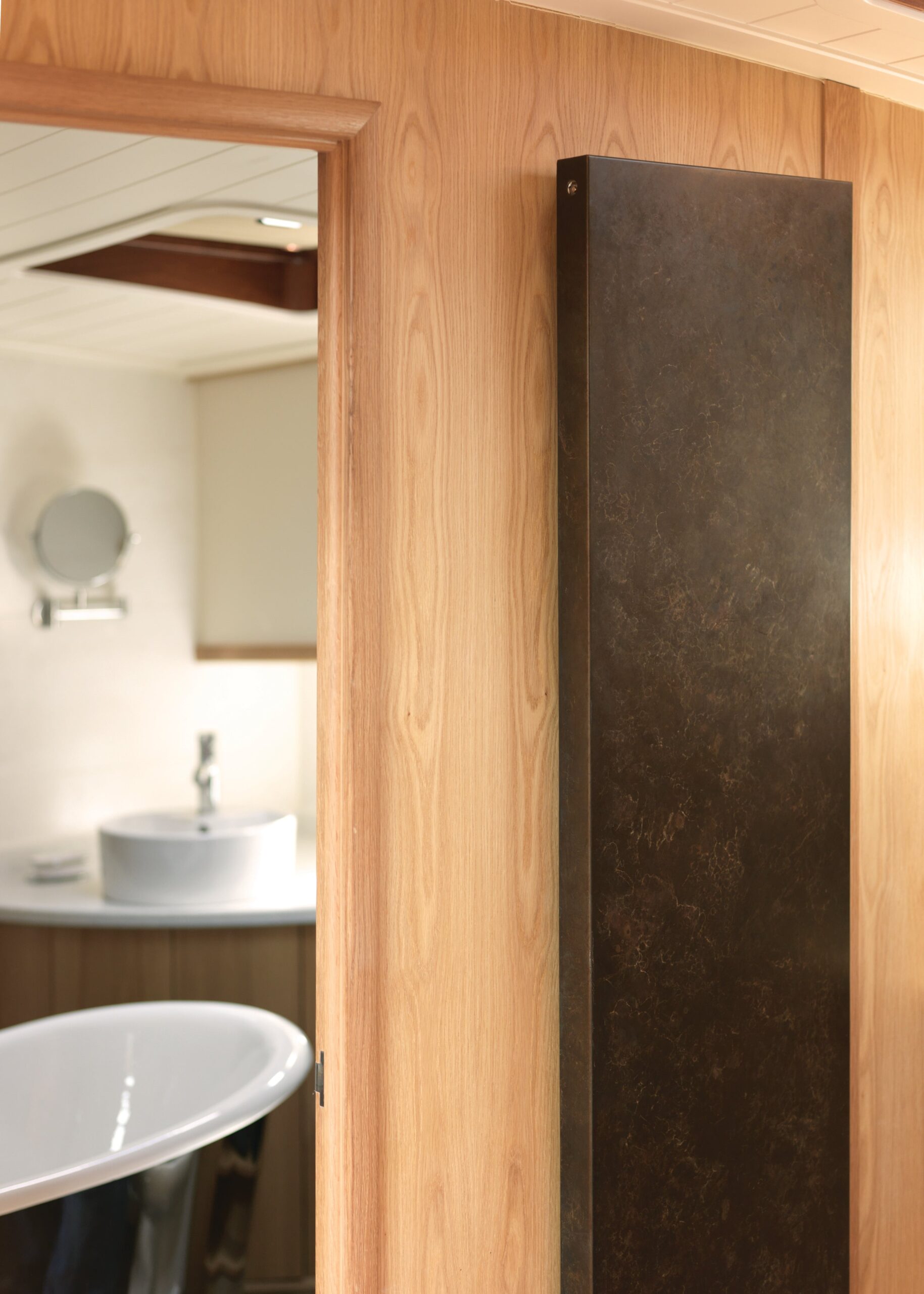 Eskimo Outline Gong Radiator in Dusky Moodstress vertical