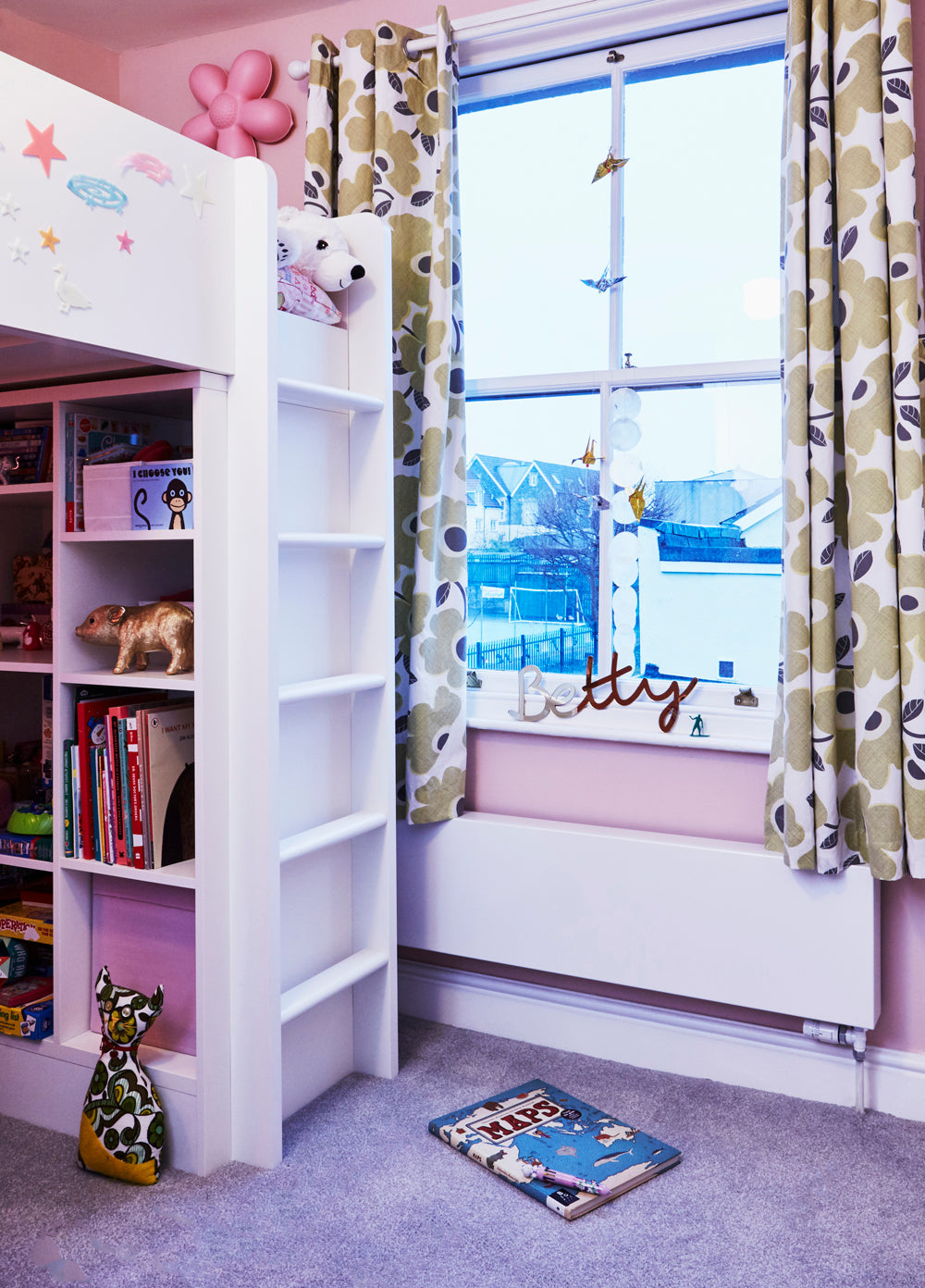 Eskimo Outline Radiator in Matt White