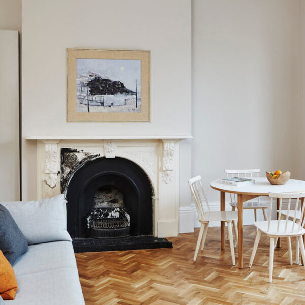 Eskimo Outline Radiator in Matt White