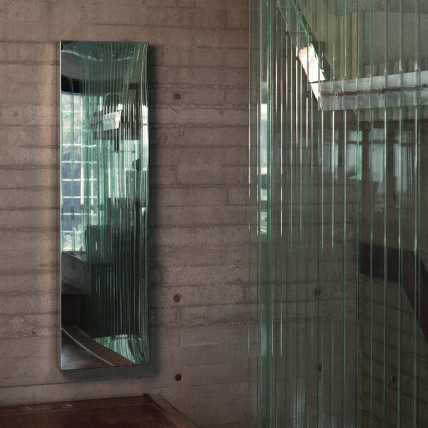 Eskimo Outline Super Mirror Radiator vertical