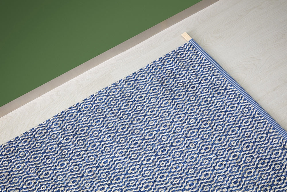 kasthall-gunilla-lagerhem-ullberg-hagga-bloom-rug-blue-white-outlet kasthall-gunilla-lagerhem-ullberg-hagga-bloom-rug-blue-white-outlet