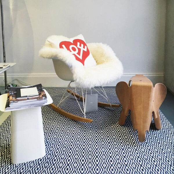 kasthall-gunilla-lagerhem-ullberg-hagga-bloom-rug-blue-white-outlet