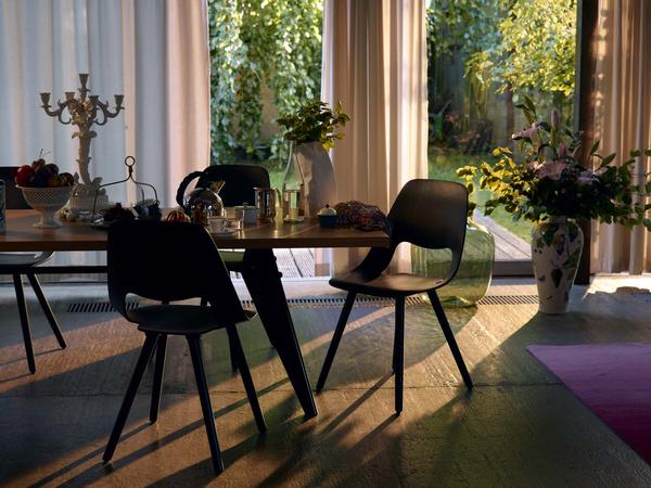 EM table and Organic Conference Chair
