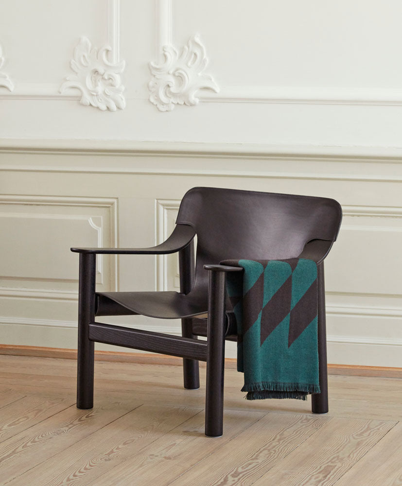 Deep Black Water-Based Lacquered Oak, Black Leather Deep Black Water-Based Lacquered Oak, Black Leather