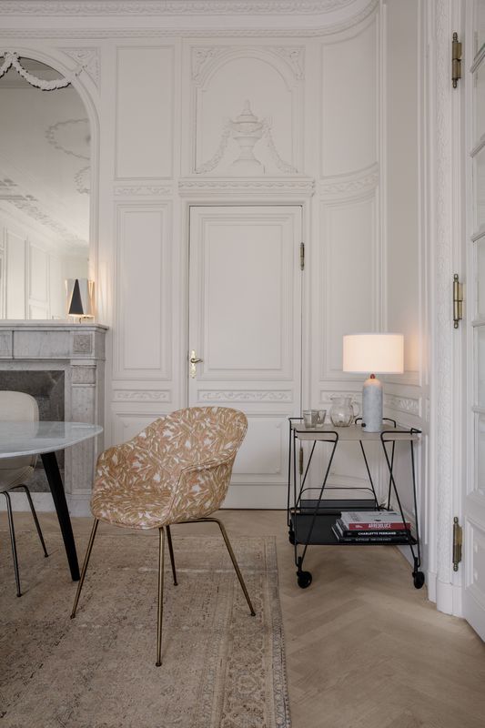 BeetleDiningChair_GUBIDiningTable_B-4TableLamp_BatDiningChair_MategotTrolley_GravityTableLamp_On-small