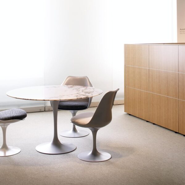 Saarinen Tulip Side Chair and Tulip table