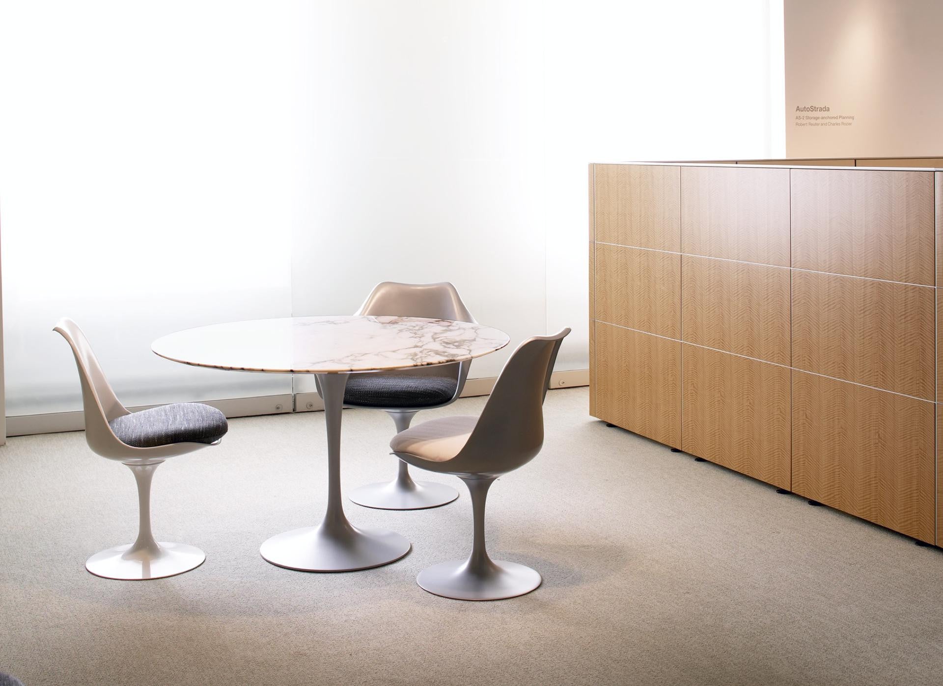 Saarinen Tulip Side Chair and Tulip table