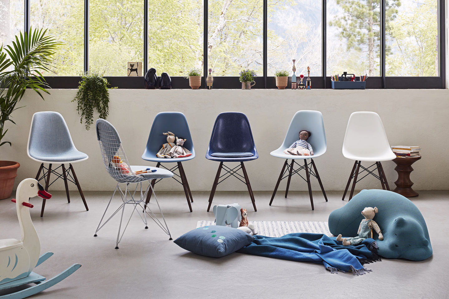 Eames DSW Chair Fully Upholstered Eames DSW Chair Fully Upholstered