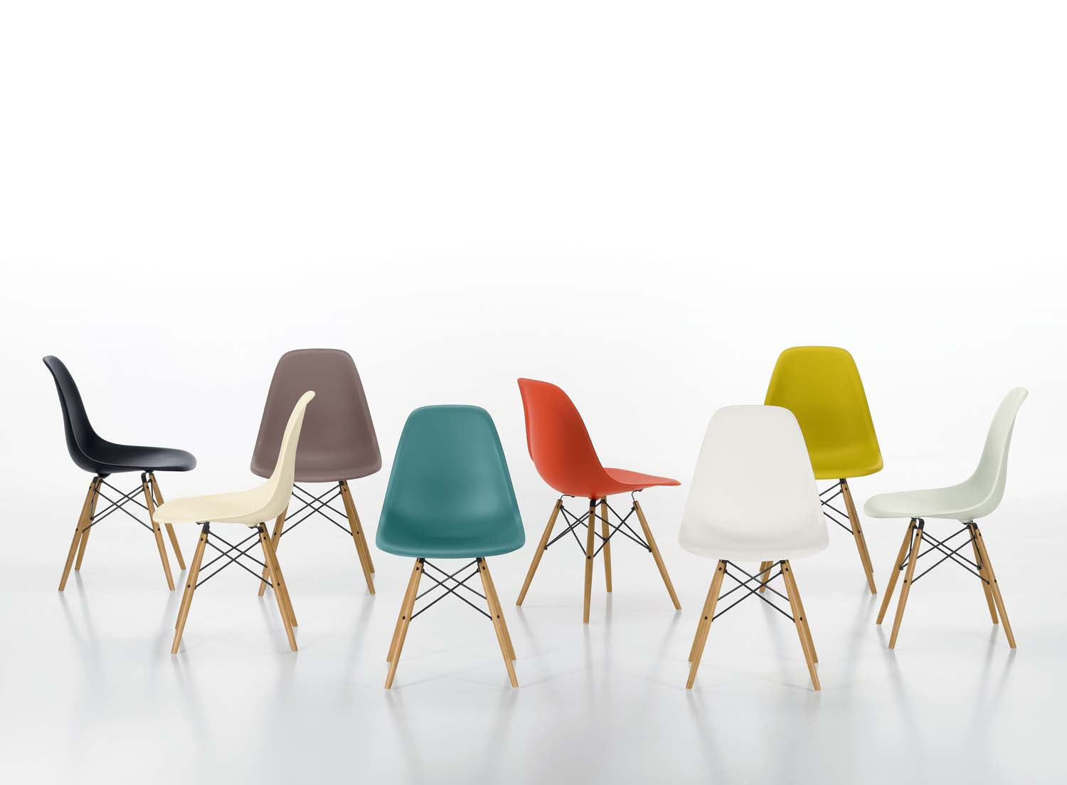 Eames DSW Chairs, golden maple base Eames DSW Chairs, golden maple base